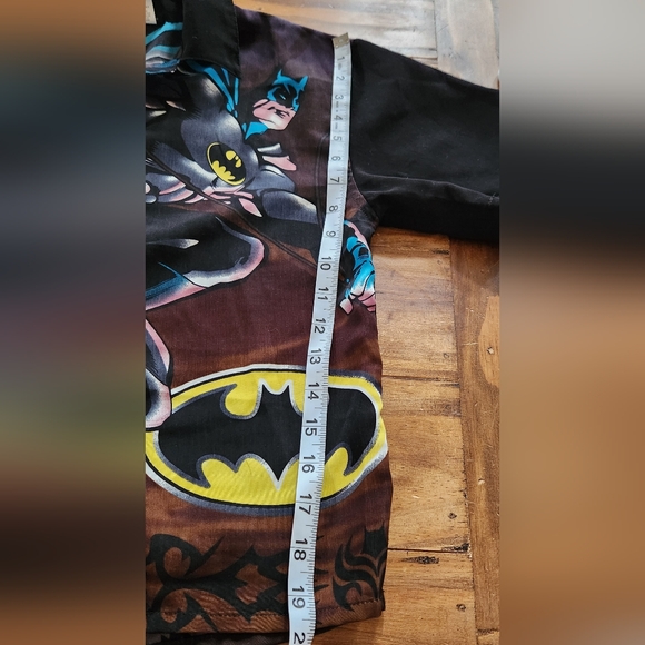 3/$20 - Batman short sleeve shirt sz small - Picture 4 of 9